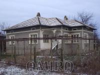 House with big plot 26 km from the beach front