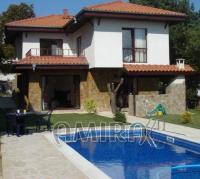 House with pool 900 m from the beach