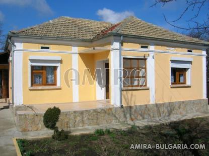 Furnished house 26 km from the beach front