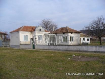 Renovated house 32 km from the beach front 4