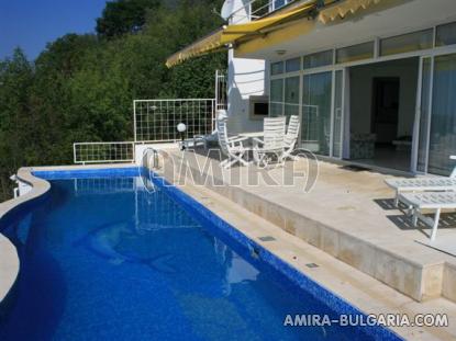Furnished sea view villa 500m from the beach pool