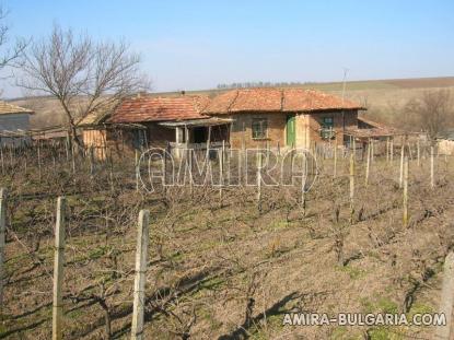 House with big plot next to Dobrich side 3