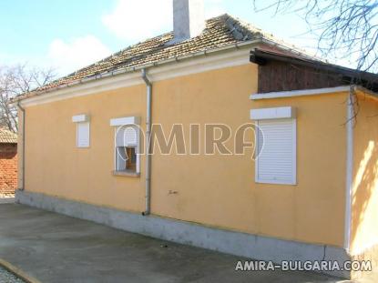 Furnished house 26 km from the beach back