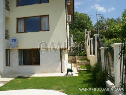 House in Bachik 500 m from the beach garden