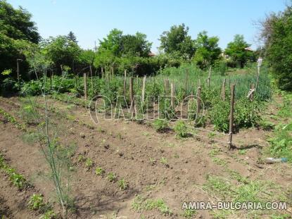 Bulgarian house 40 km from the beach garden 4