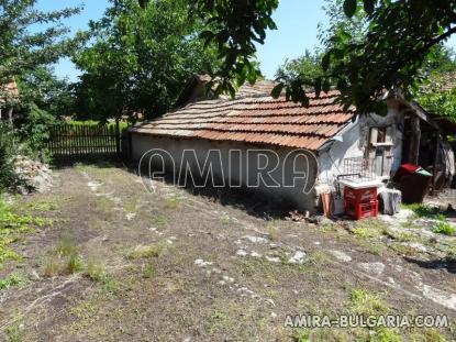 Bulgarian house 40 km from the beach garden 7