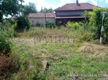 Cheap house in Bulgaria 19 km from the beach back
