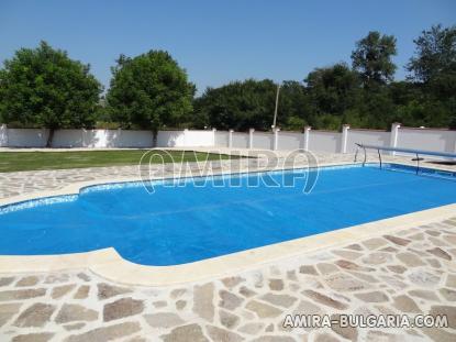 Huge furnished house with pool 28 km from Varna pool