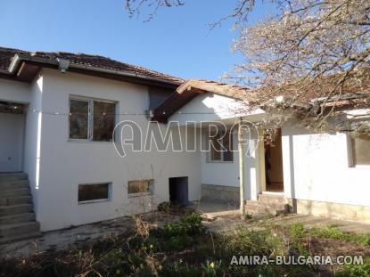 Renovated Bulgarian house near a lake