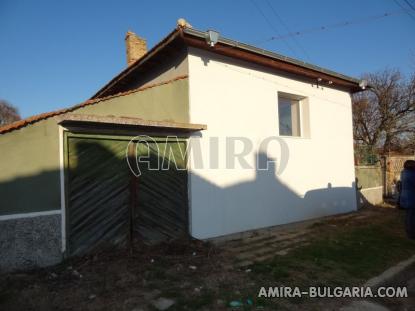 Renovated Bulgarian house near a lake garage