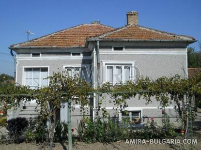 Bulgarian holiday home near a dam