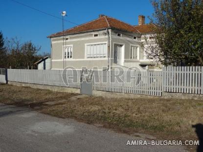 Bulgarian holiday home near a dam 6