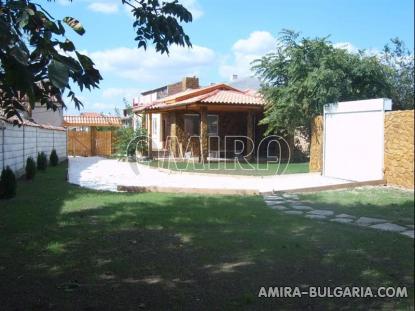 Seaside town house in Bulgaria garden