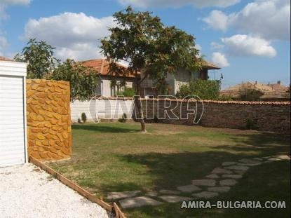 Seaside town house in Bulgaria garden 2