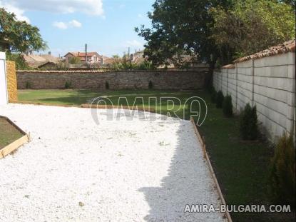 Seaside town house in Bulgaria garden 3