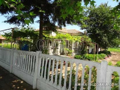 House in Bulgaria 28km from the beach fence