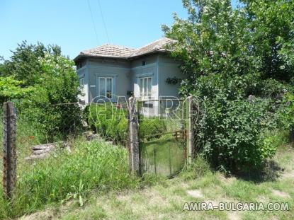 House in Bulgaria 34km from the beach fence