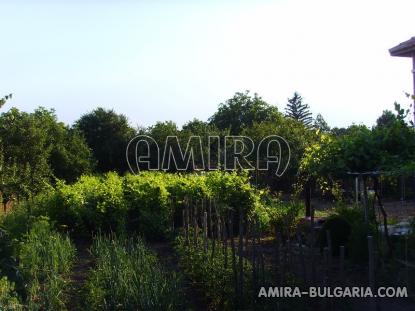 Furnished house in Bulgaria 28km from the beach garden