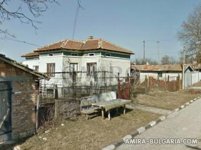 Bulgarian house near a lake 4