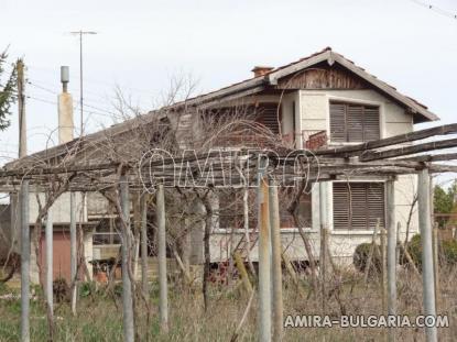 Massive house 3km from Dobrich 3