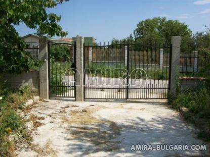 Furnished house next to Varna fence