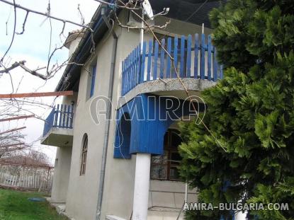 Massive house in Bulgaria near a lake 2