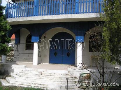 Massive house in Bulgaria near a lake 3