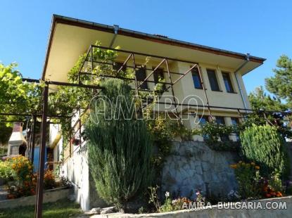 Sea view house with beautiful garden