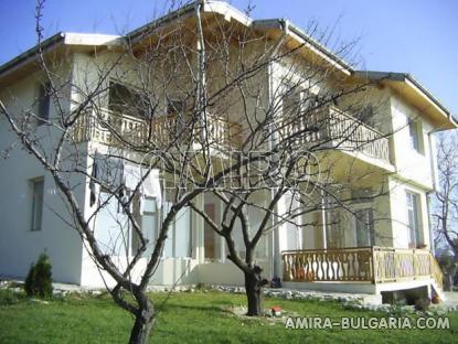 Spacious sea view house in Varna front