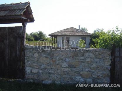 Renovated house 6 km from Dobrich fence 2