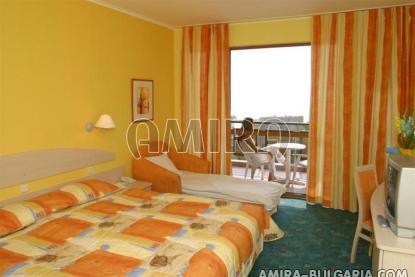 Furnished apartments 170m from the beach