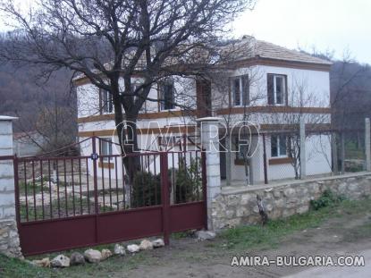 House in Bulgaria 10 km from Varna front 2