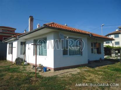 Town house 2 km from the beach