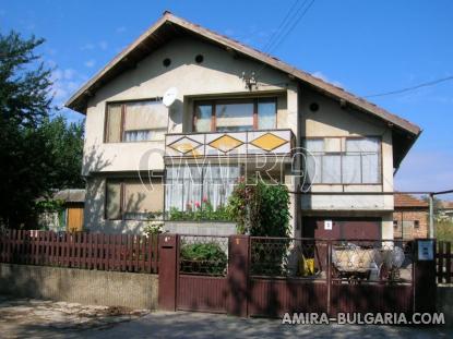 Massive house in Bulgaria next to Dobrich front