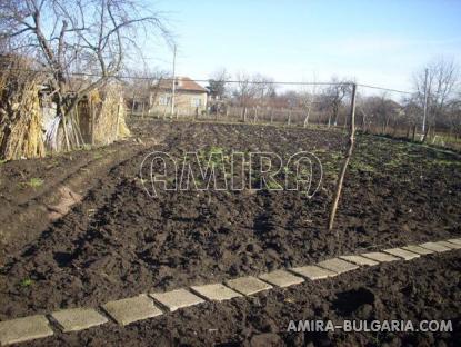 Bulgarian house 40 km from the beach garden