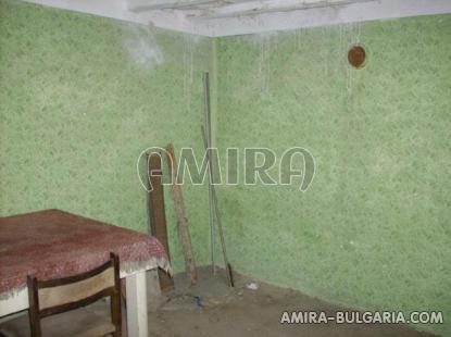Cheap bulgarian home with big plot room