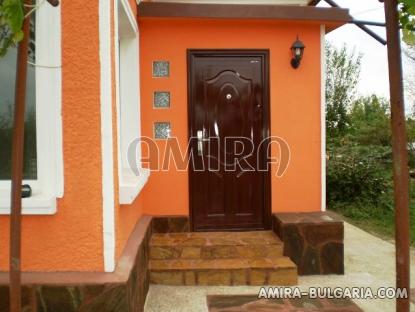 Renovated Bulgarian house 32 km from the seaside entrance