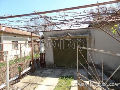 Renovated house 26 km from Balchik garden 3