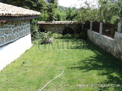 Authentic Bulgarian style house 400 m from a lake 6