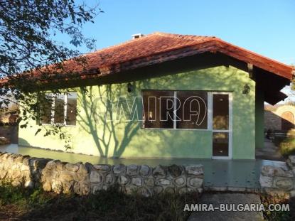 Bulgarian holiday home near a dam