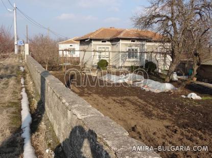 House in Bulgaria next to Dobrich 3