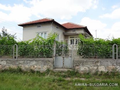 House in Bulgaria 40km from the seaside fence 2