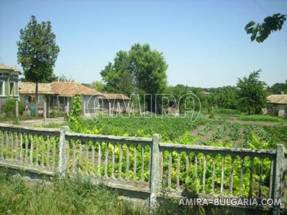 House in Bulgaria near a lake garden 3