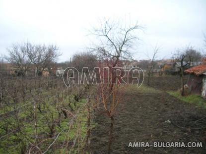 House in Bulgaria near a dam garden