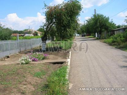 Cozy house near Dobrich road access