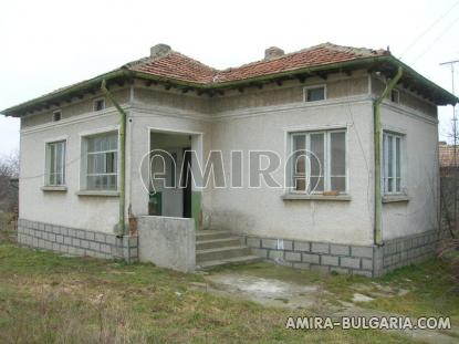 House in Bulgaria 40 km from the seaside front