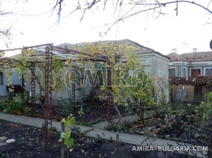 House in Bulgaria near a dam 1