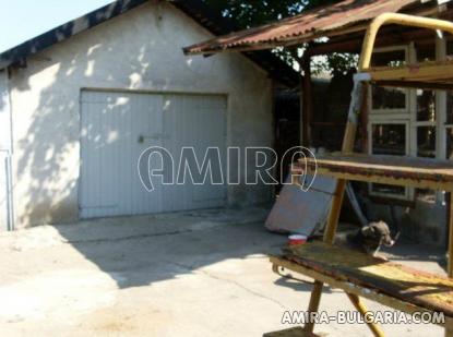 House in Bulgaria 40km from the seaside garage