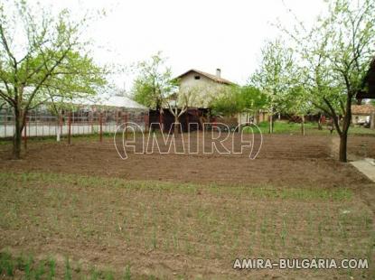 Massive house 3km from Dobrich 8