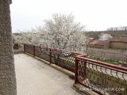 Massive house 3km from Dobrich 9